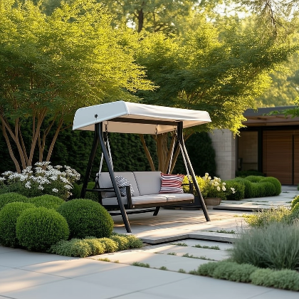 Уличные качели из металла для стильного и надёжного отдыха на свежем воздухе