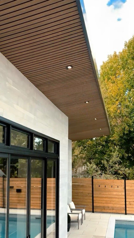 Подшивка кровли 3D-панелями завершает архитектурный облик здания, делая пространство под кровлей аккуратным, эстетичным и выразительным. Подшивка кровли 3D-панелями завершает архитектурный облик здания, делая пространство под кровлей аккуратным, эстетичным и выразительным.