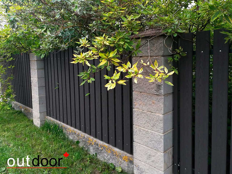 Забор из доски ДПК Outdoor с текстурой дерева