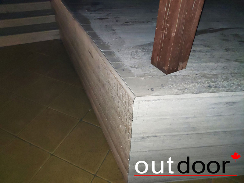 Терраса в светлых тонах со ступенями из ДПК Outdoor