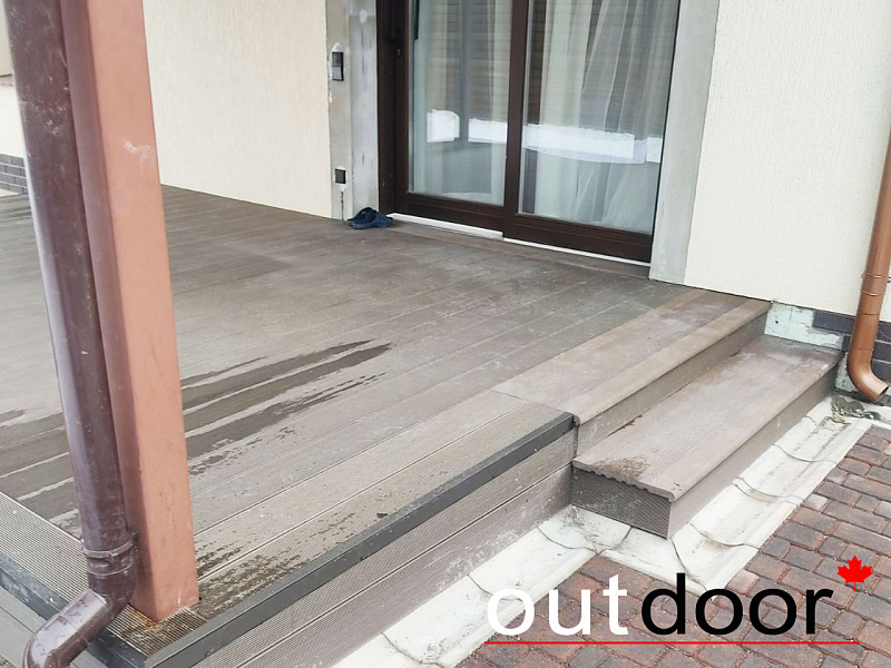 Крытая терраса со ступенями из ДПК Outdoor