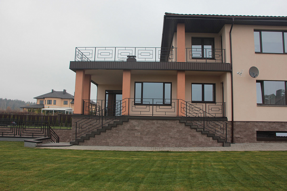 Комплексное обустройство террасы, балкона и крыльца частного  дома.