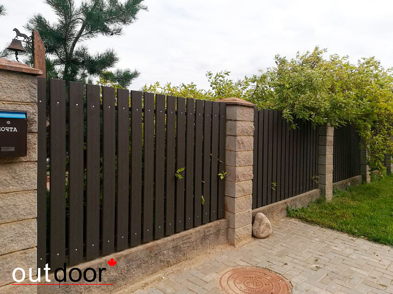Забор из доски ДПК Outdoor с текстурой дерева