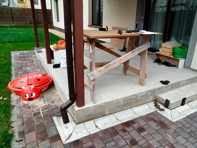Крытая терраса со ступенями из ДПК Outdoor