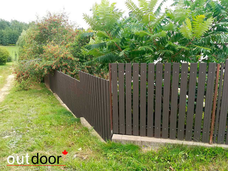 Забор из доски ДПК Outdoor с текстурой дерева
