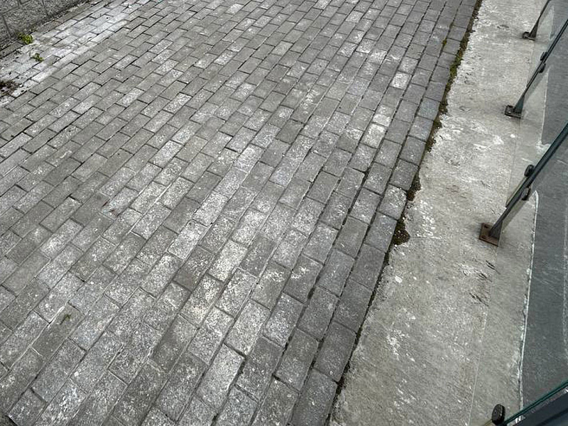 Терраса эксплуатируемой кровли на регулируемых опорах