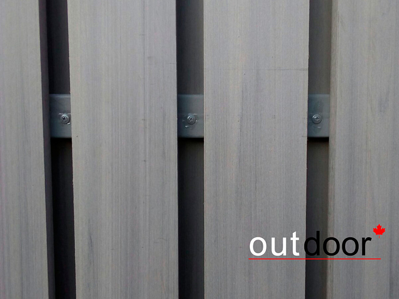 Заполнение пролетов кирпичного забора  доской ДПК Outdoor.