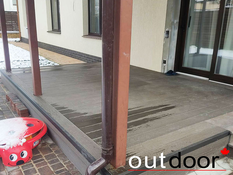 Крытая терраса со ступенями из ДПК Outdoor