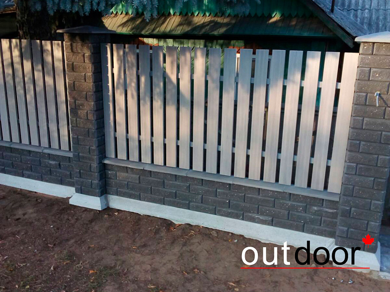 Заполнение пролетов кирпичного забора  доской ДПК Outdoor.