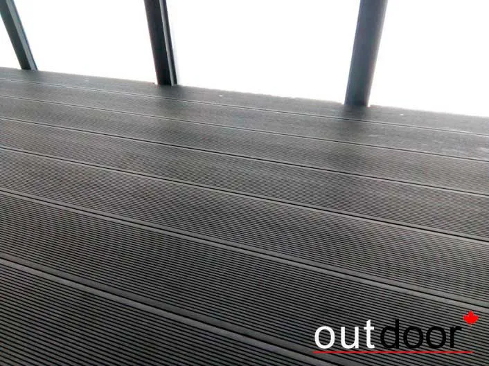 Терраса из ДПК на балконе в многоэтажном доме Терраса из ДПК на балконе в многоэтажном доме