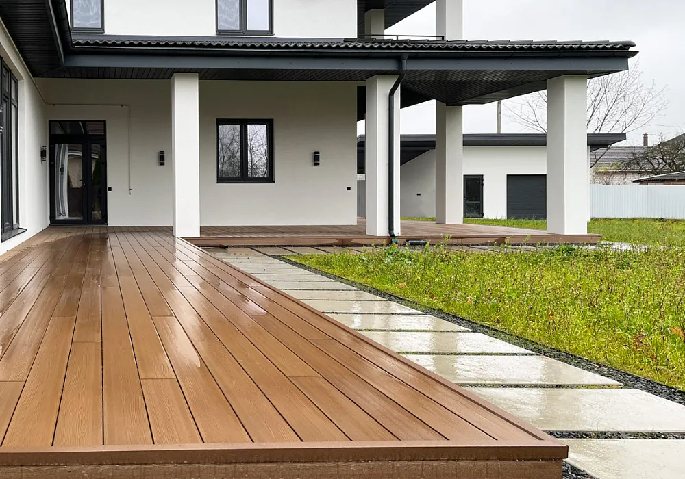 Терраса по периметру дома в цвете дуб Терраса по периметру дома в цвете дуб