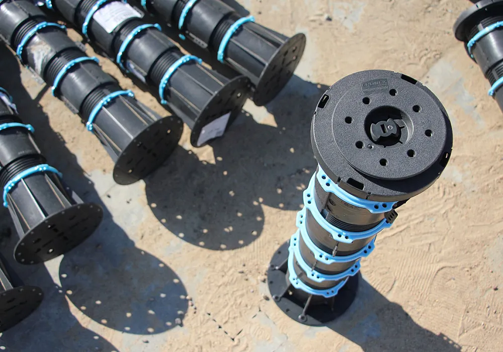 Городской фонтан на основании из регулируемых опор Kronex. Городской фонтан на основании из регулируемых опор Kronex.