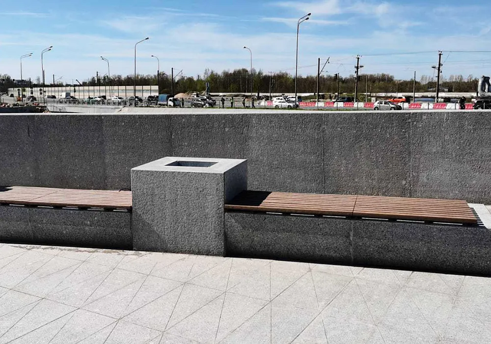 Скамейки из ДПК на территории общественно-делового комплекса "Лахта Центр" Скамейки из ДПК на территории общественно-делового комплекса "Лахта Центр"