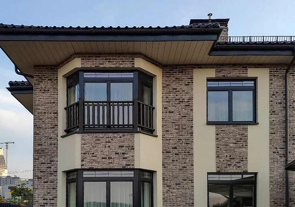 Ограждения на окнах двухэтажного дома Ограждения на окнах двухэтажного дома