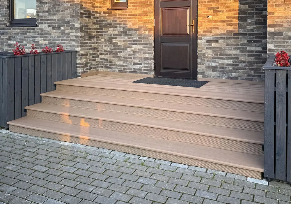 Терраса дома-шале в загородном клубе Терраса дома-шале в загородном клубе