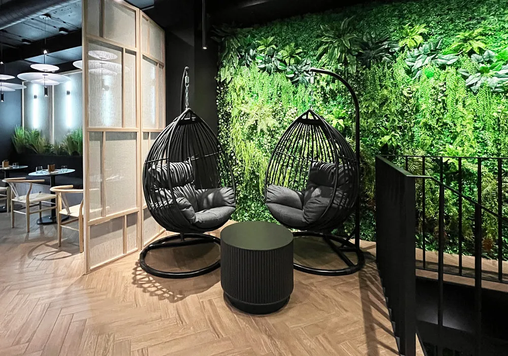 Подвесные кресла-коконы в ресторане Подвесные кресла-коконы в ресторане