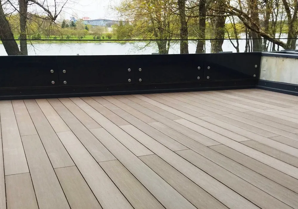 Терраса из ДПК в жилом доме Терраса из ДПК в жилом доме