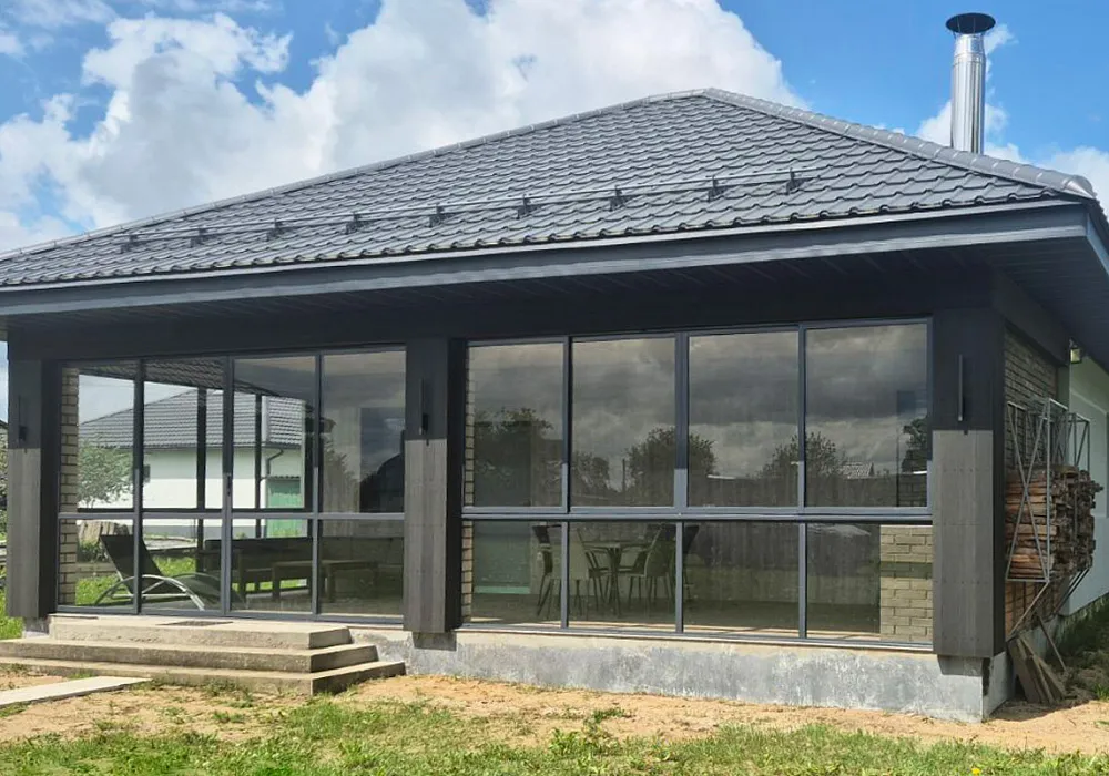 Фасад веранды частного дома Фасад веранды частного дома