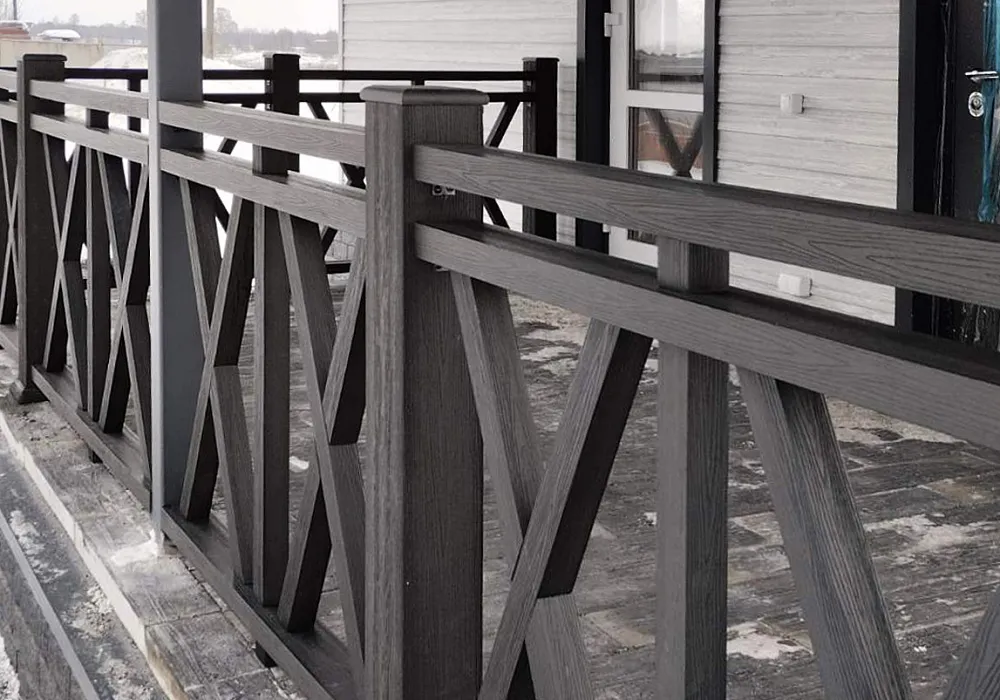 Ограждения "Кантри плюс" на террасе загородного дома Ограждения "Кантри плюс" на террасе загородного дома