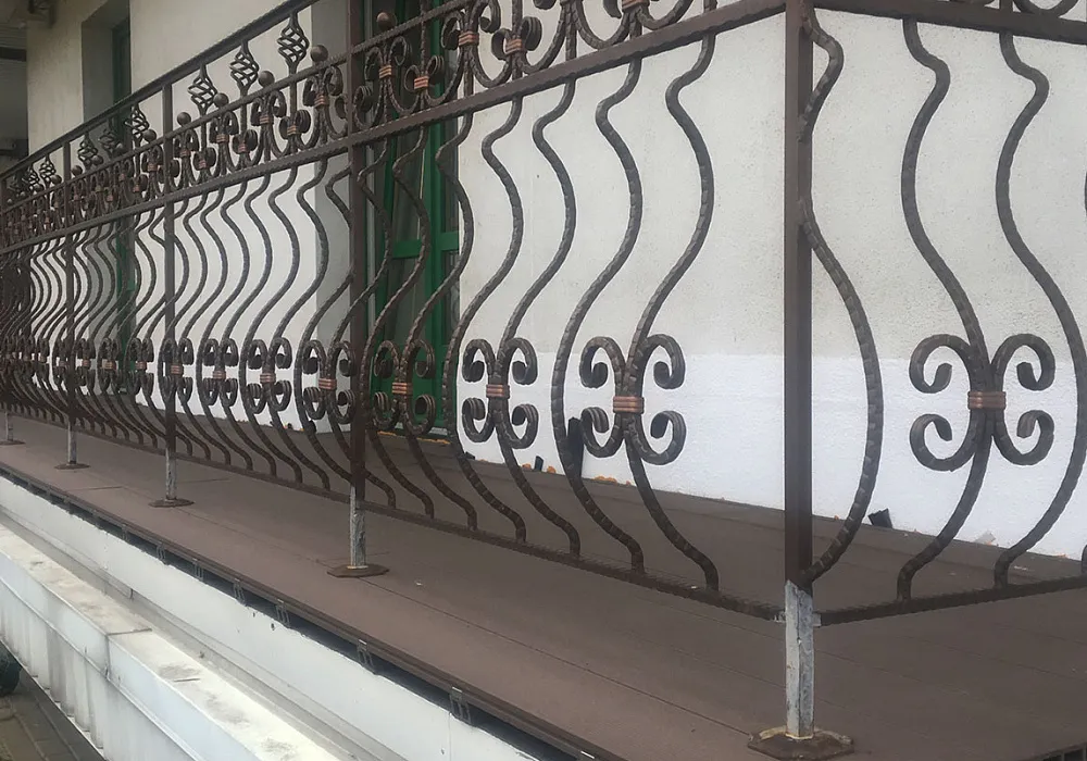 Настил из доски ДПК на балконах реабилитационного центра. Настил из доски ДПК на балконах реабилитационного центра.