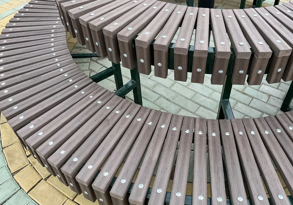 Скамейки на рыночной площади Скамейки на рыночной площади