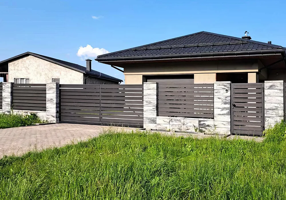 Забор на загородном участке Забор на загородном участке