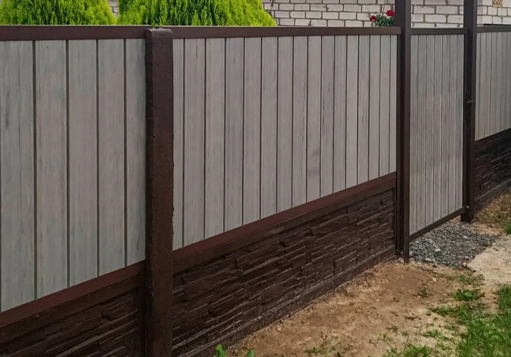 Забор из ДПК на загородном участке Забор из ДПК на загородном участке