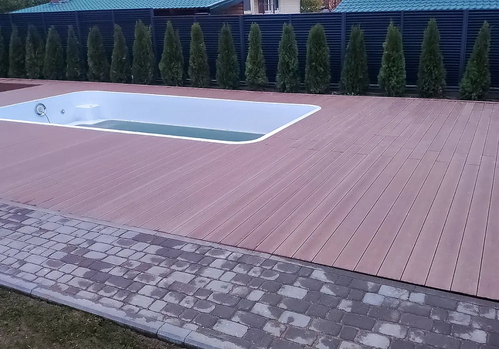 Зона у бассейна Зона у бассейна