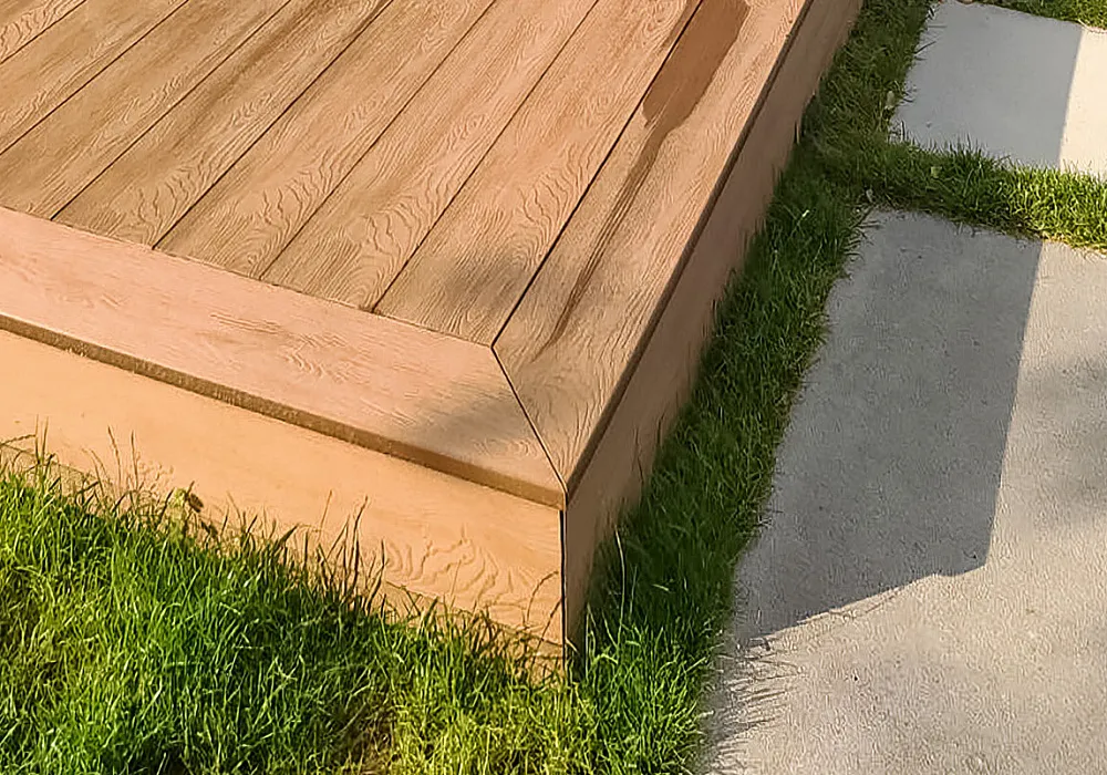 Терраса сложной формы на регулируемых опорах Терраса сложной формы на регулируемых опорах