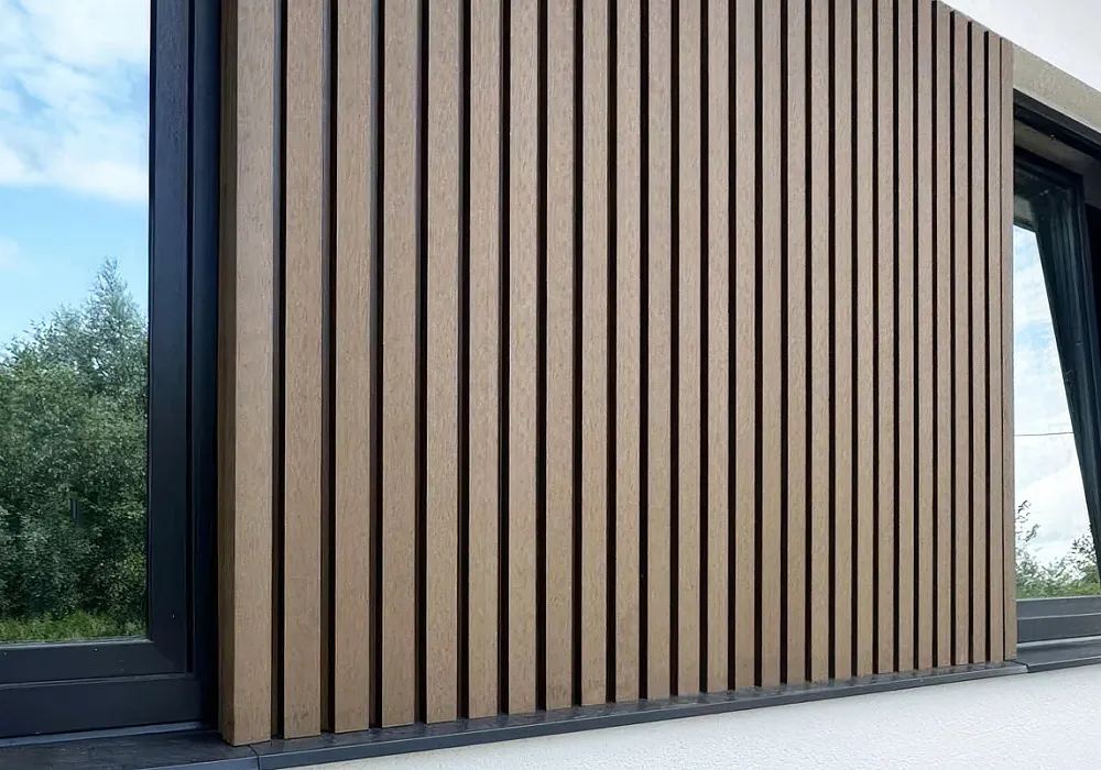 Универсальные 3D-панели на фасаде частного дома Универсальные 3D-панели на фасаде частного дома