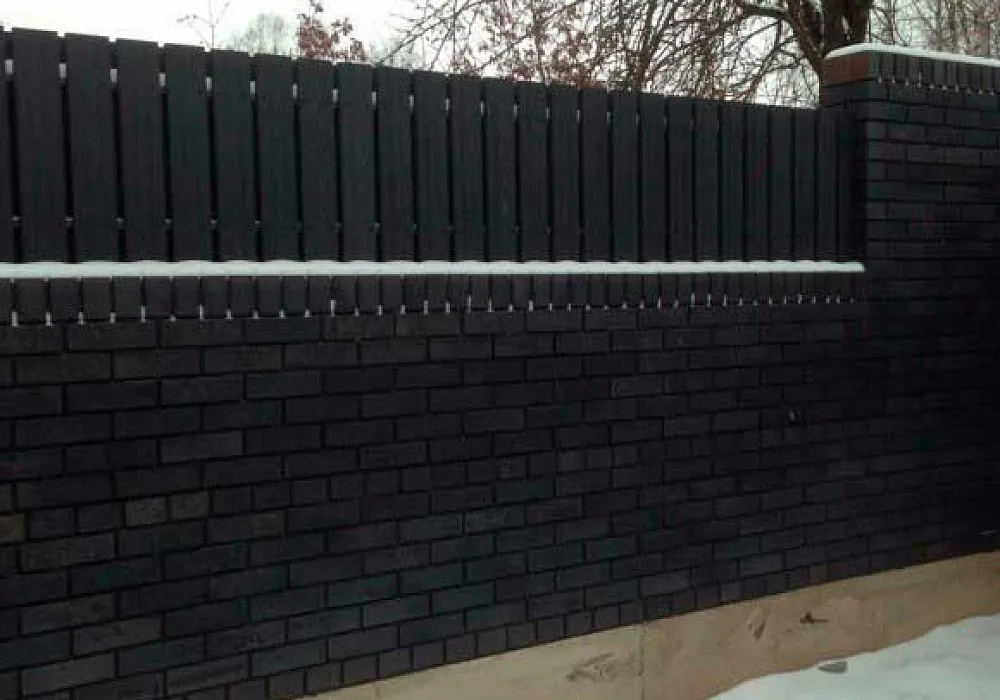 Забор в частном жилом доме в Минске Забор в частном жилом доме в Минске