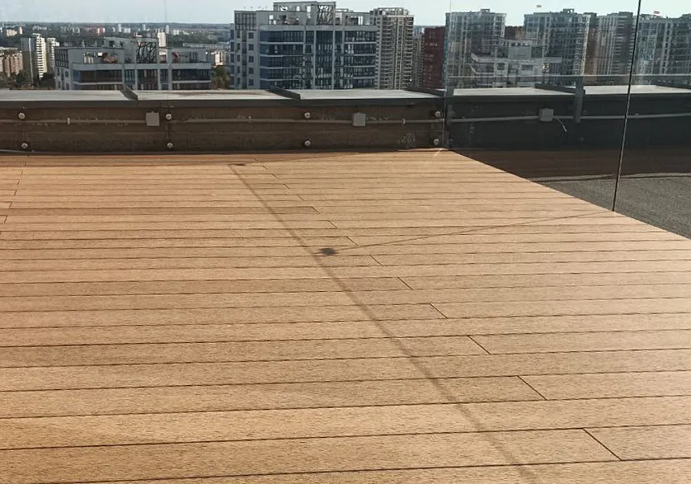 Терраса эксплуатируемой кровли на регулируемых опорах Терраса эксплуатируемой кровли на регулируемых опорах