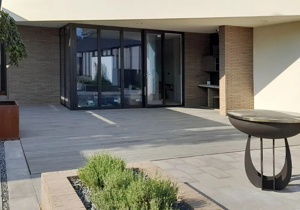 Террасное покрытие ДПК на участке дома Террасное покрытие ДПК на участке дома